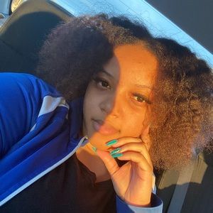 Meet your Posher, Zaniaya